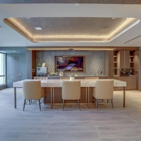 Stylish Condo At Clarendon With Rooftop Views アーリントン エクステリア 写真