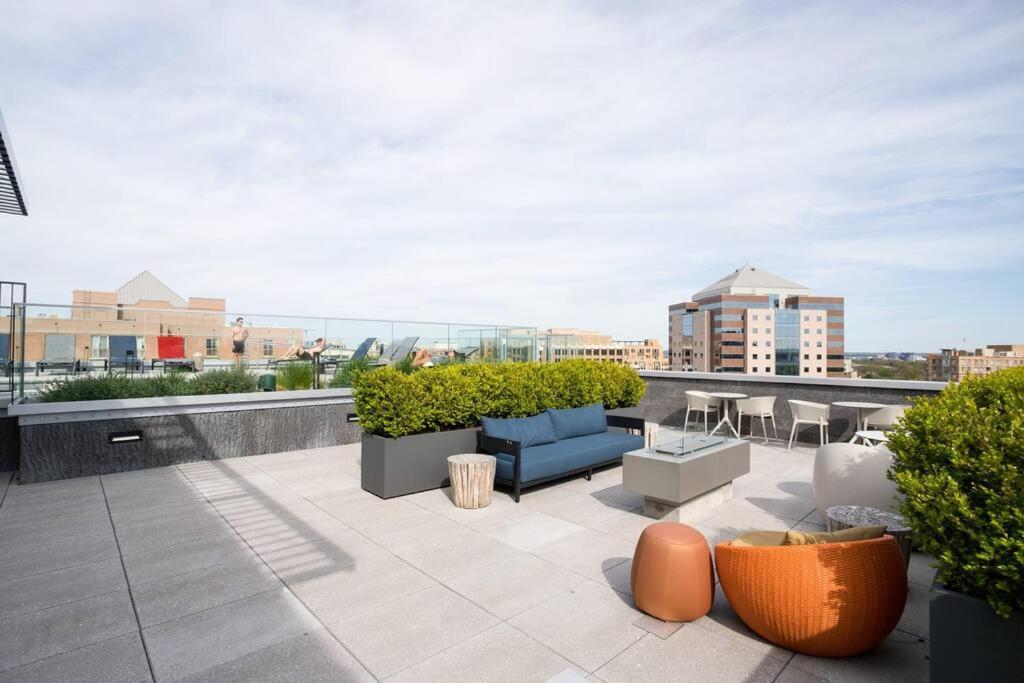 Stylish Condo At Clarendon With Rooftop Views アーリントン エクステリア 写真
