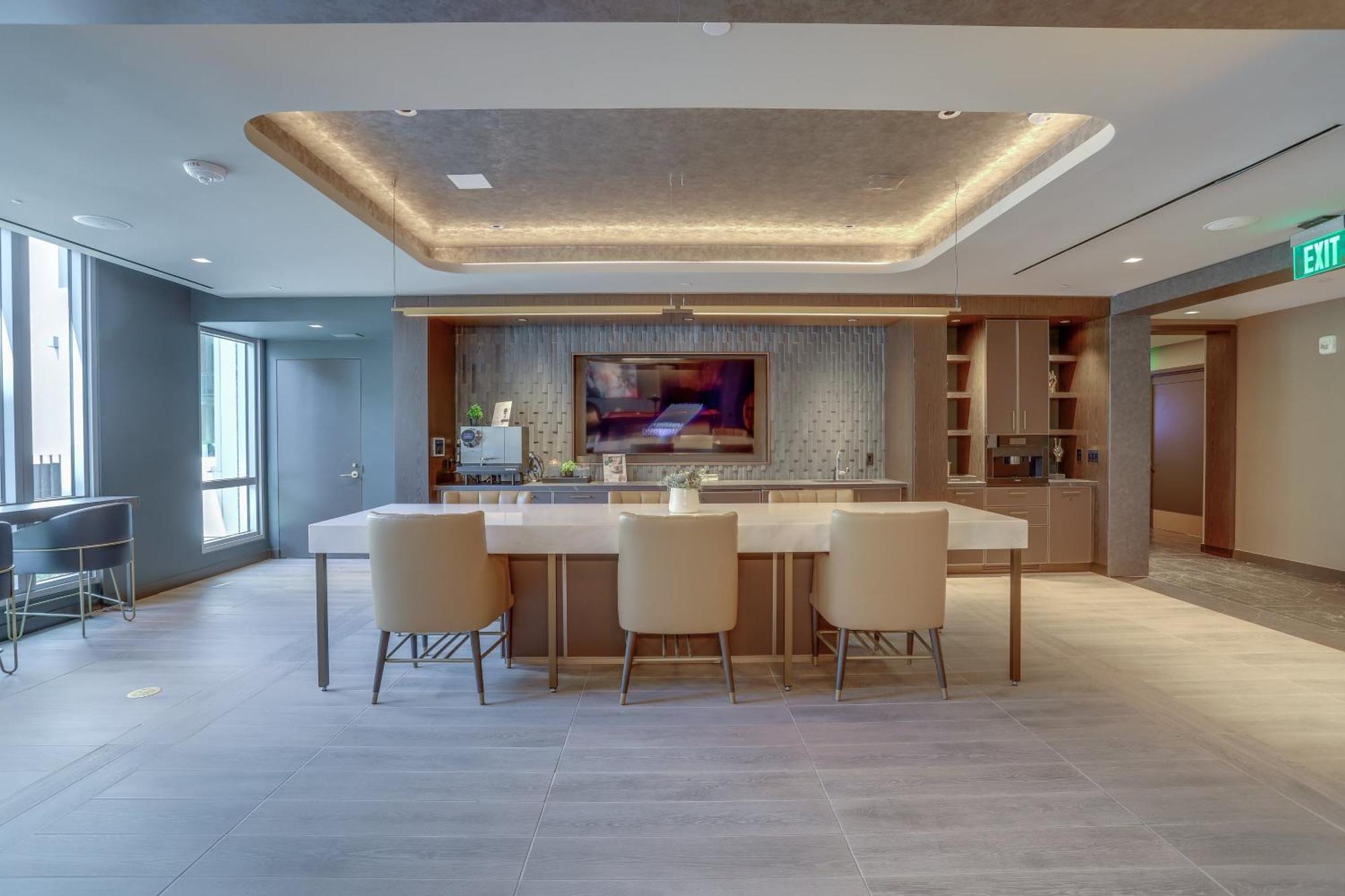 Stylish Condo At Clarendon With Rooftop Views アーリントン エクステリア 写真