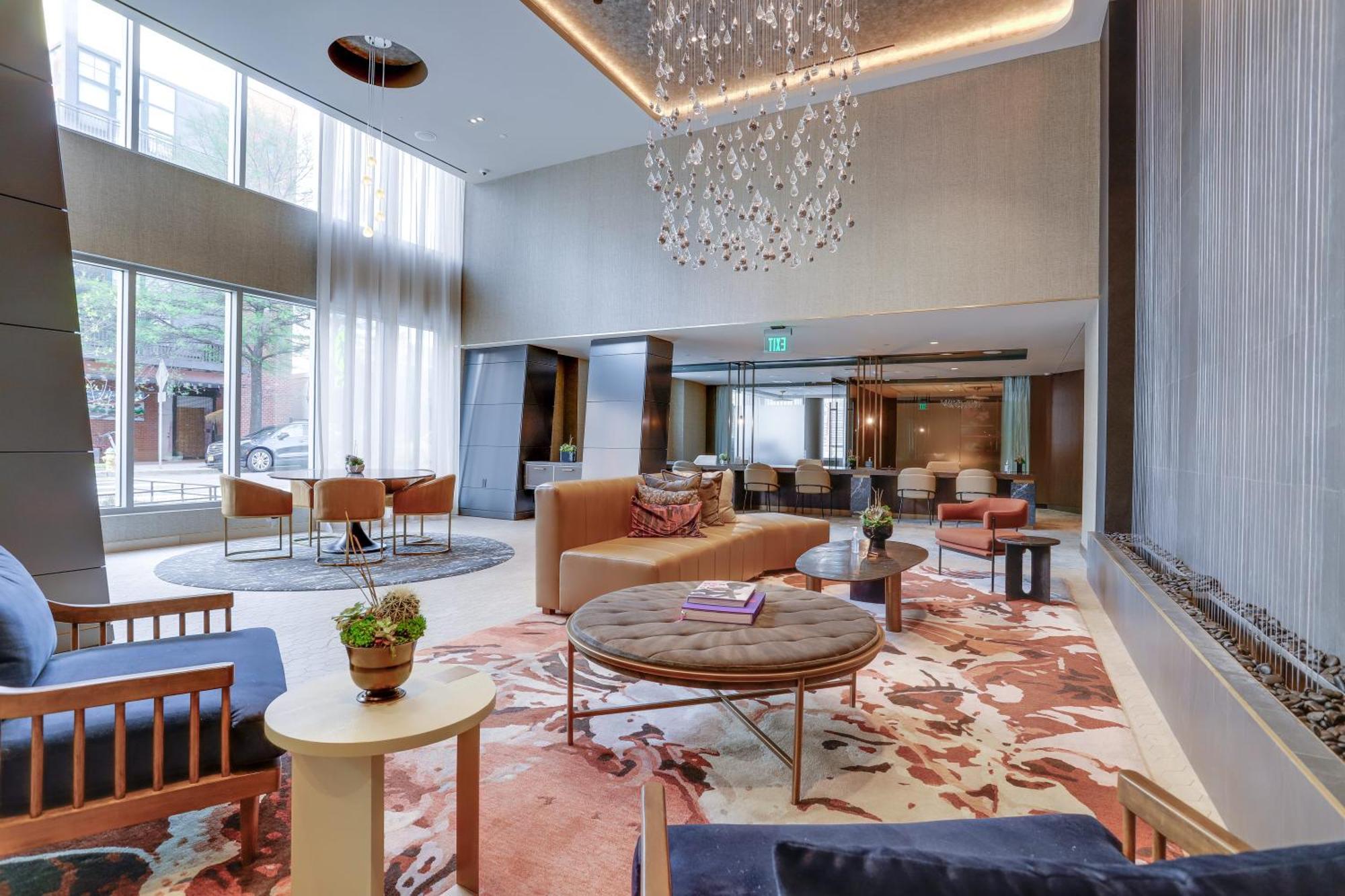 Stylish Condo At Clarendon With Rooftop Views アーリントン エクステリア 写真