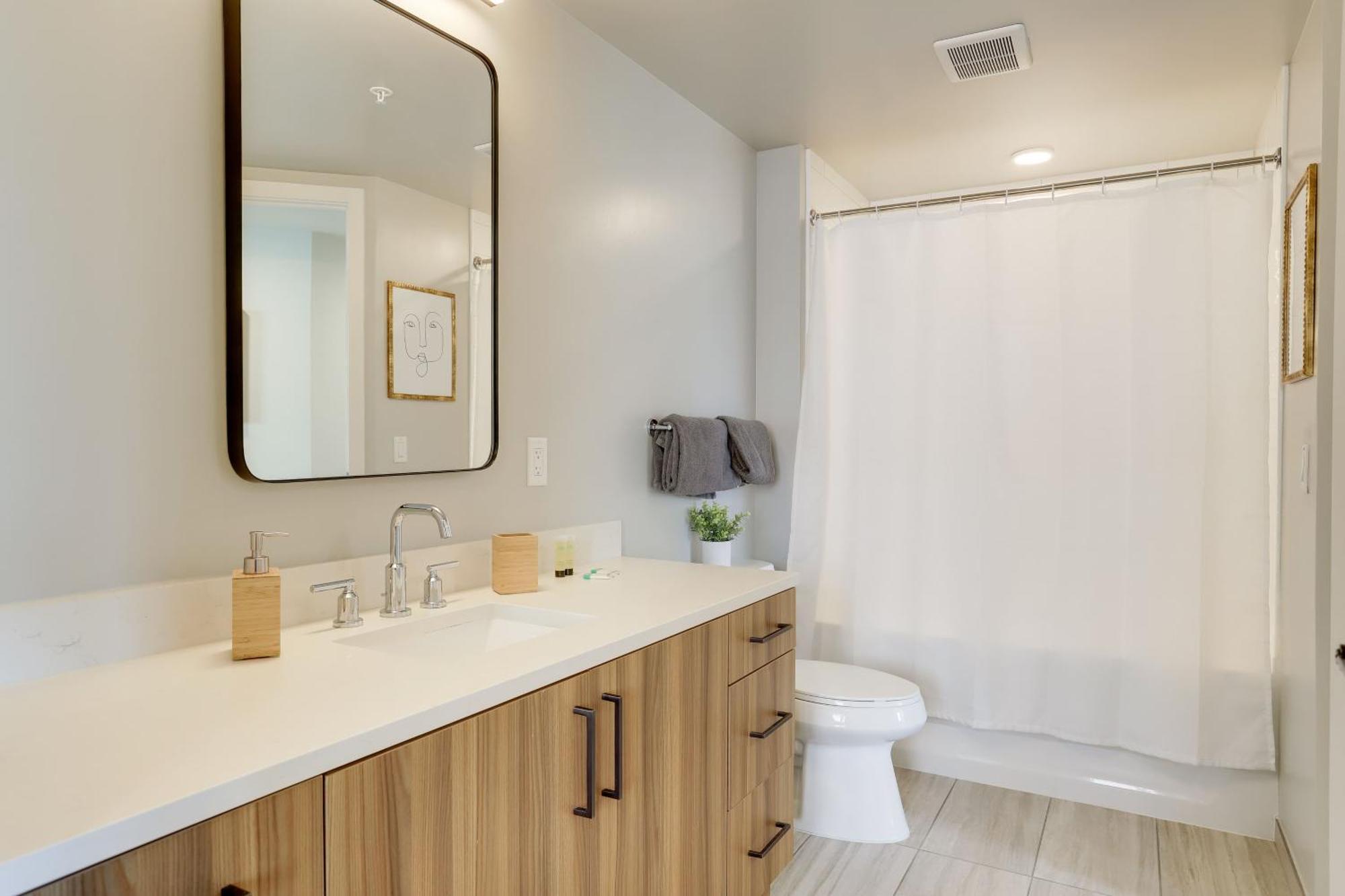 Stylish Condo At Clarendon With Rooftop Views アーリントン エクステリア 写真