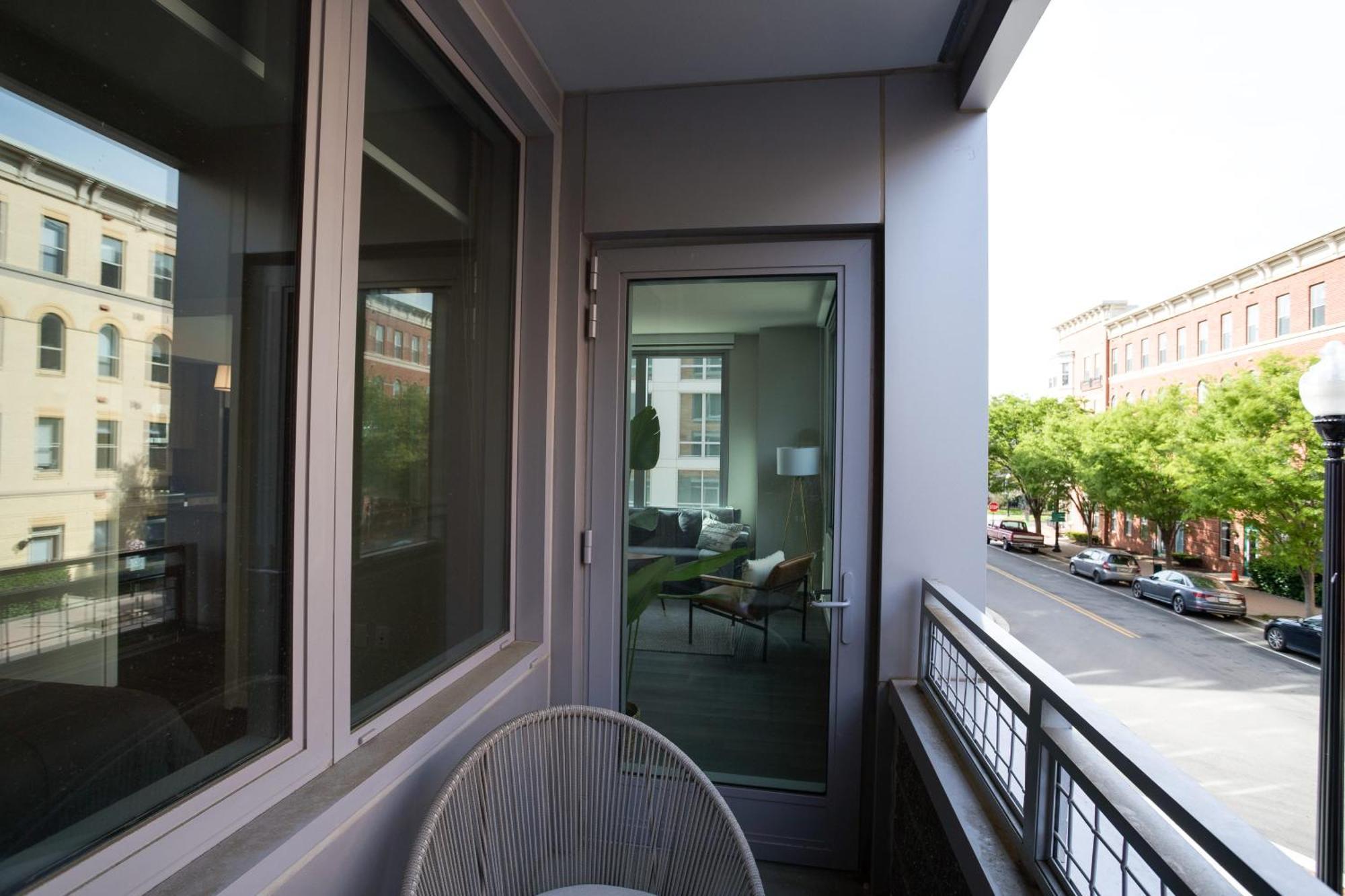 Stylish Condo At Clarendon With Rooftop Views アーリントン エクステリア 写真