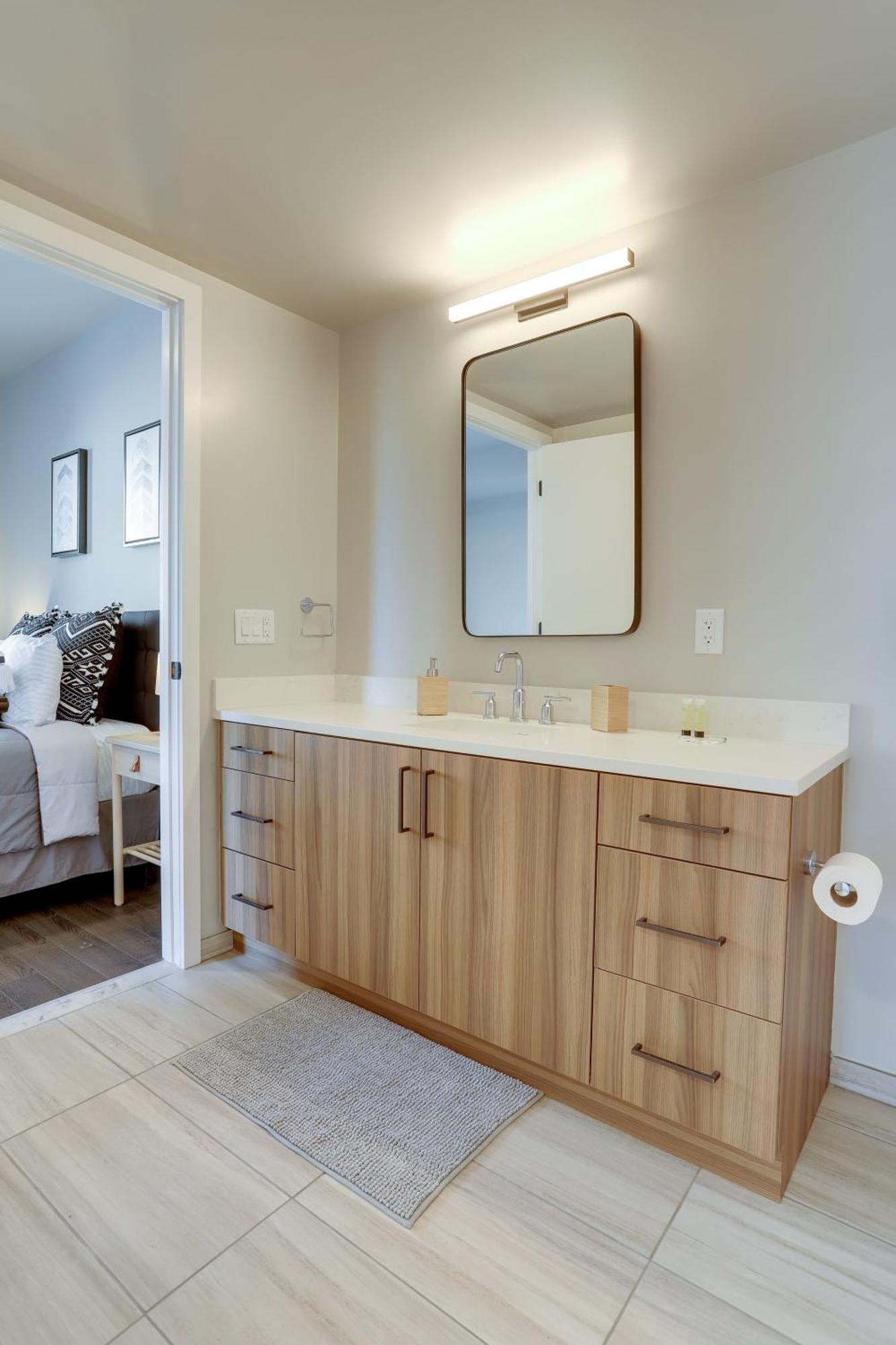 Stylish Condo At Clarendon With Rooftop Views アーリントン エクステリア 写真